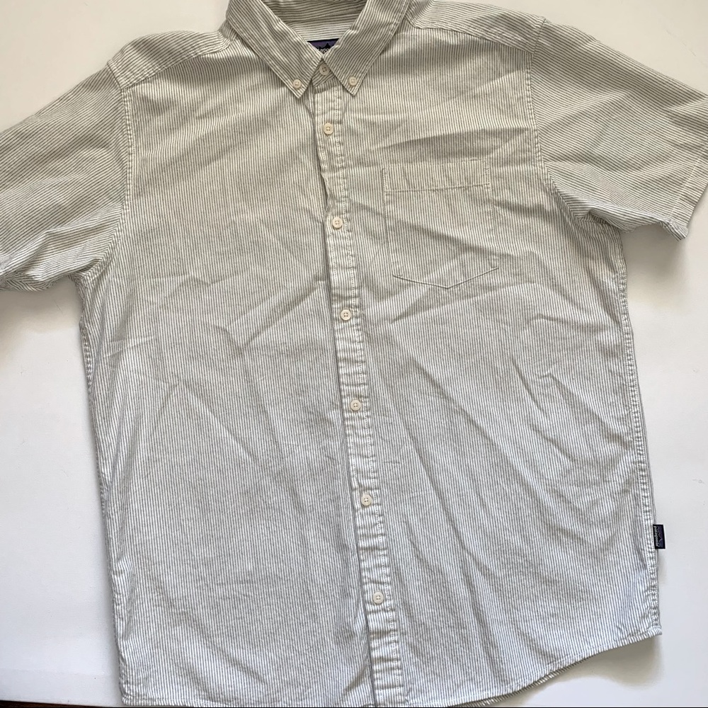 Patagonia Black & White Pinstripe Short Sleeve Button Down Shirt size Large